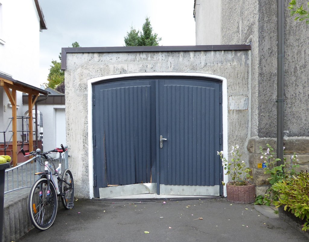 10 Common Garage Door Problems: Quick Fixes Revealed!